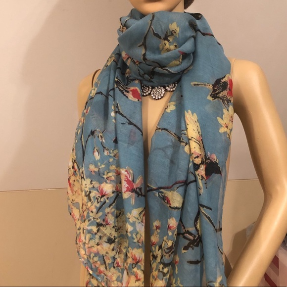 Beautiful Scarf - Picture 5 of 7